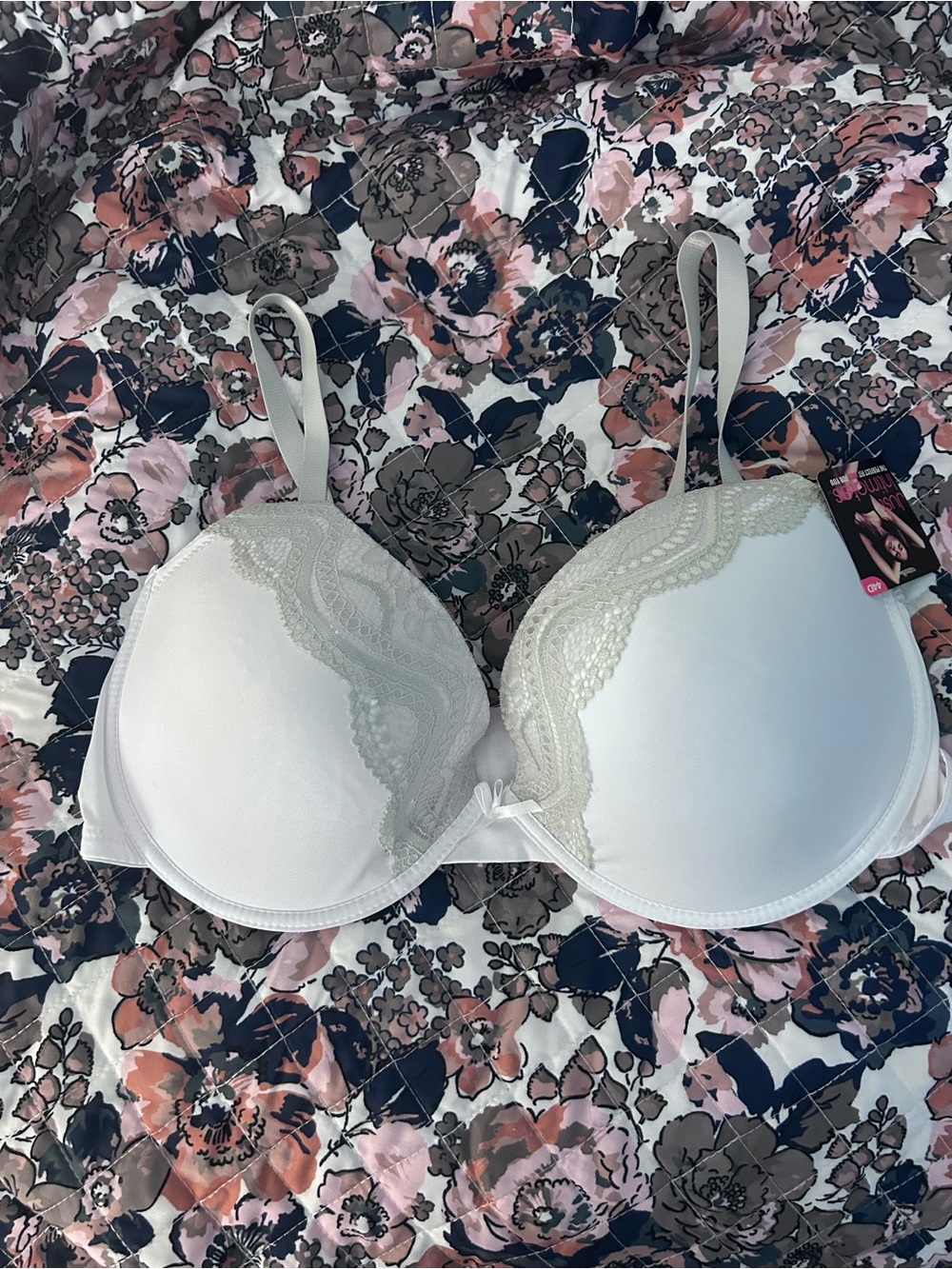 Just Intimates Everyday Smooth White Lace-Trim T-Shirt Bra Size 44D. NWT